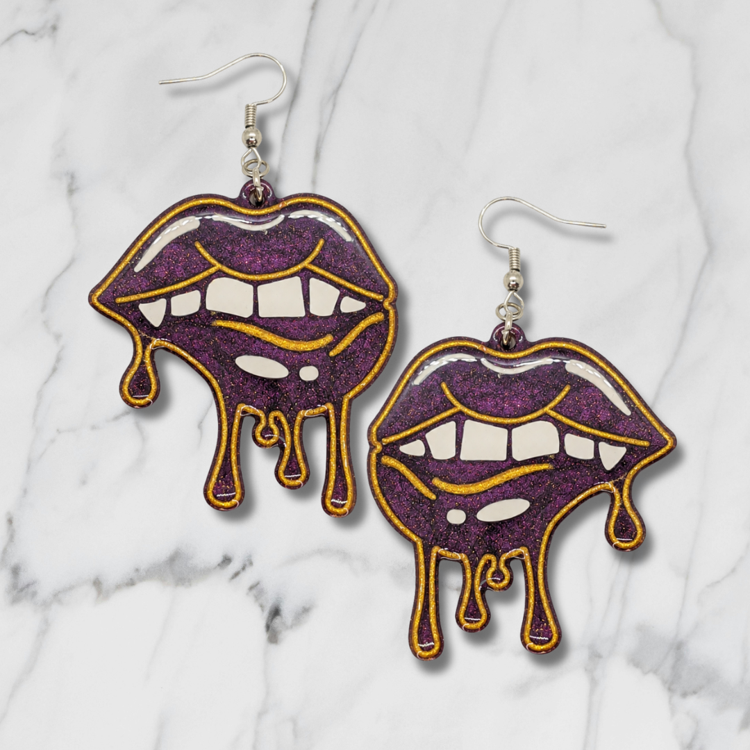 Kiss & Crown (Dripping Lips Earrings)